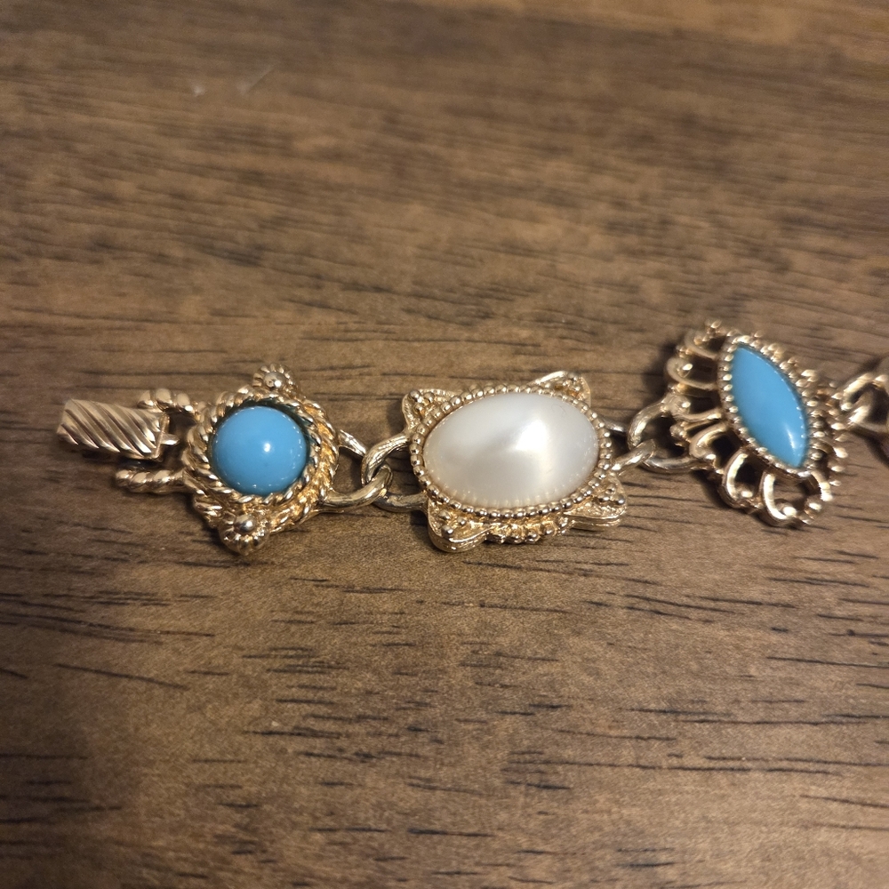 Sarah Coventry Vintage Gold Tone Bracelet with Pearl, Coral, and Turquoise - Picture 10 of 12